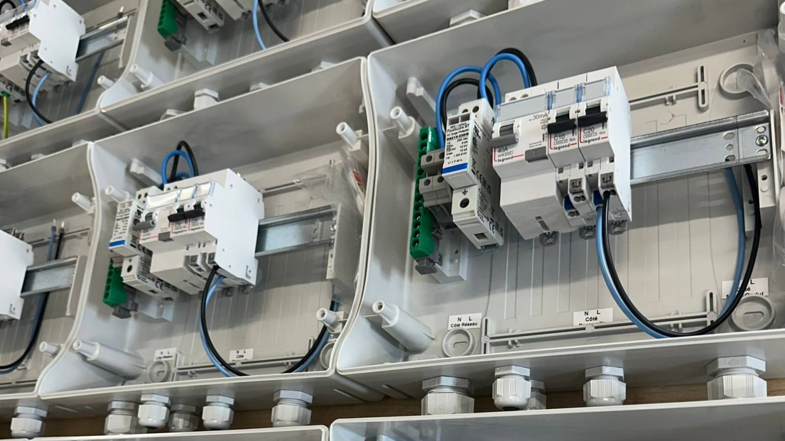 coffret AC coffret AC micro onduleurs Elexpert Saint-Andiol Bouches-du-Rhône