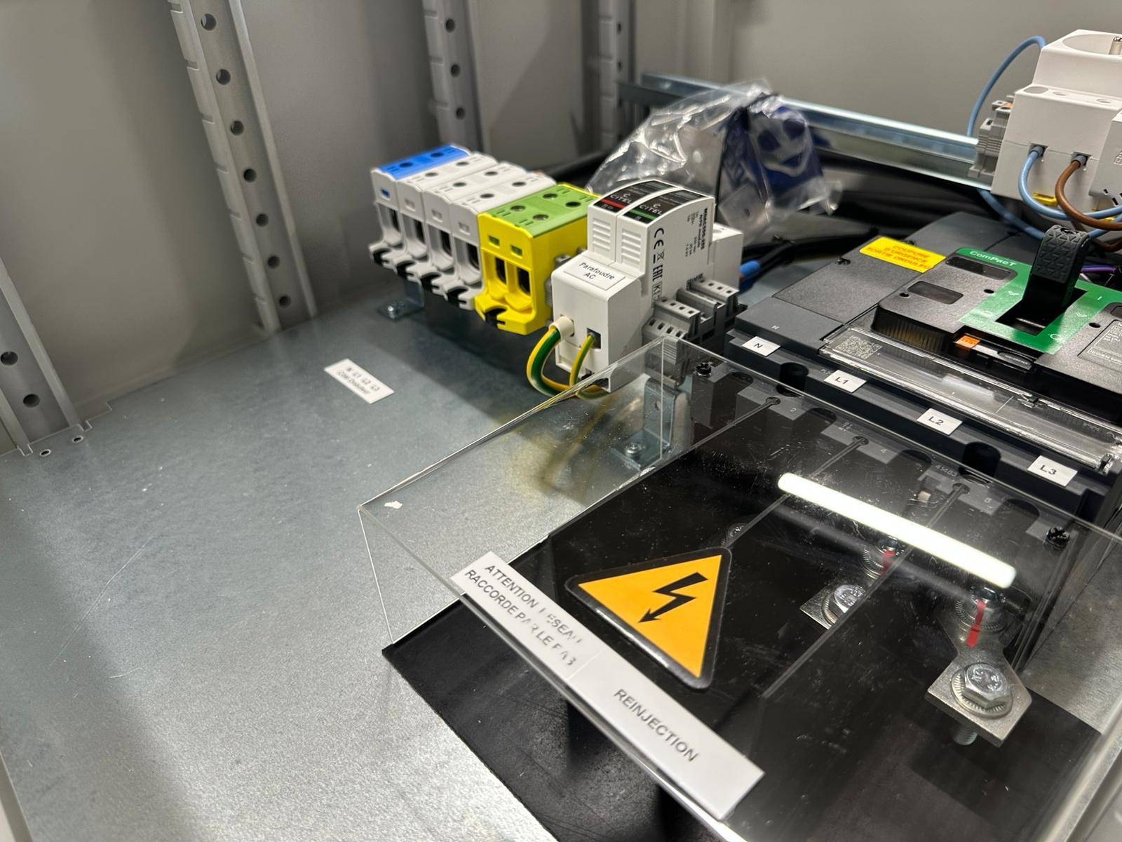Armoires et coffrets TGBT électriques ©Elexpert
